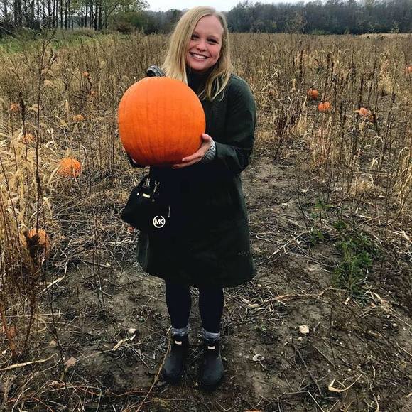 Meet your Posher, Elizabeth - Picture 1 of 1